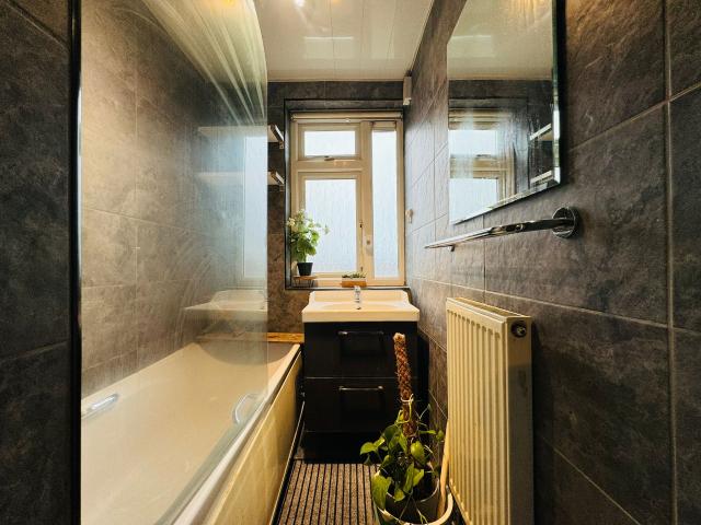 Apartment for rent in Ocean Estate, Mile End