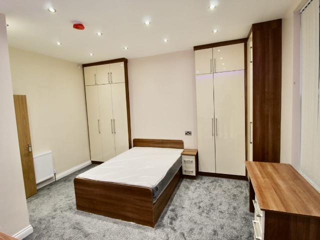 Apartment for rent in Hyde Park, West Yorkshire