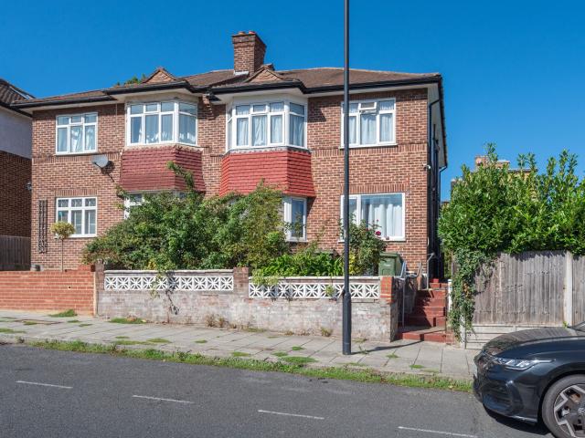 Apartment for rent in St Martins Estate, Greater London