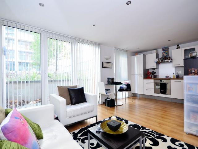 Apartment for rent in Custom House, Greater London
