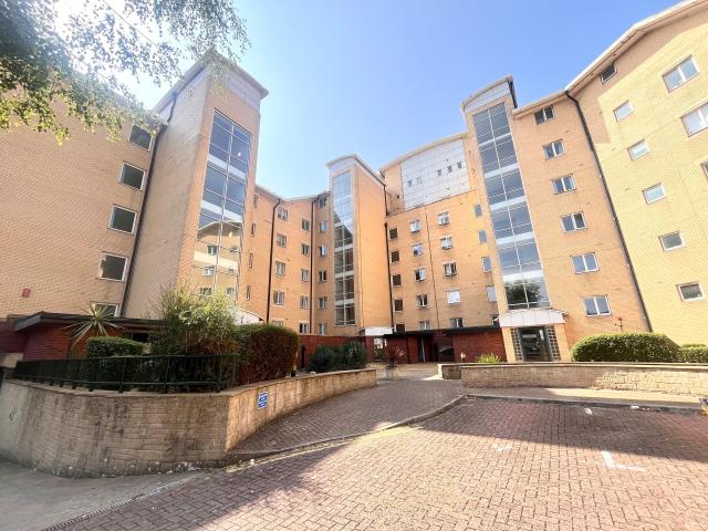 Apartment for rent in Cardiff Bay, Falcon Lodge