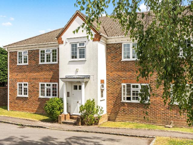 Apartment for rent in Lightwater, Surrey Heath