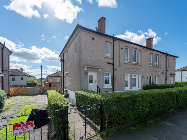 Apartment for rent in Balmore, Scotland