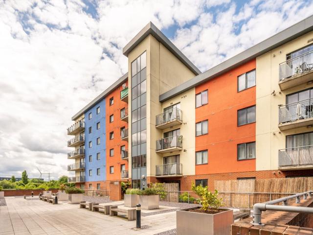 Apartment for rent in Roding Riverside, Greater London
