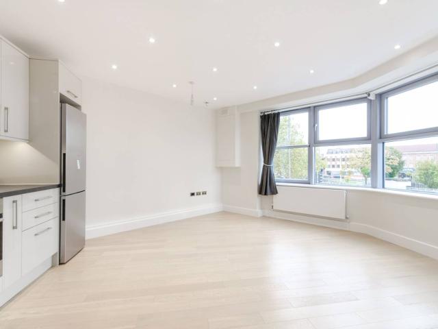 Apartment for rent in Tolworth, Greater London