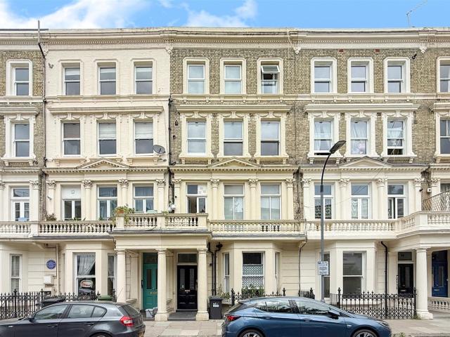 Apartment for rent in West Kensington, Greater London