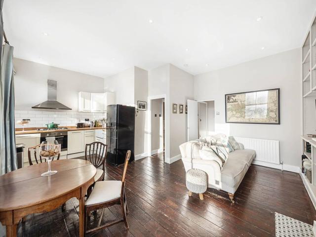Apartment for rent in Battersea, Greater London