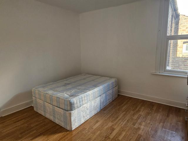 Apartment for rent in Gants Hill, Greater London