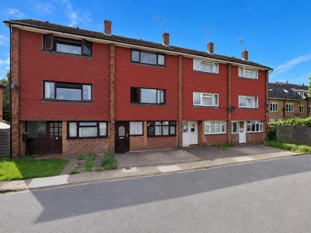 Apartment for rent in Cowley, Greater London