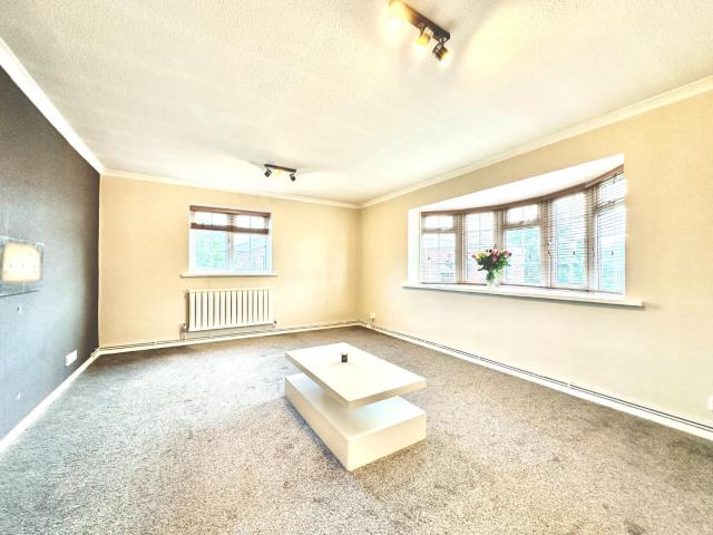 Apartment for rent in London Borough of Ealing, Park Royal