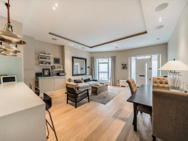 Apartment for rent in London Borough of Hammersmith and Fulham, Greater London