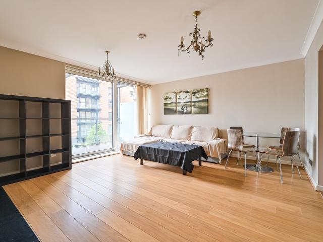Apartment for rent in Boardwalk Place, Blackwall