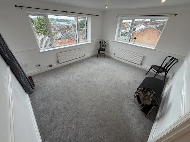 Apartment for rent in Farley Hill, Spring Park