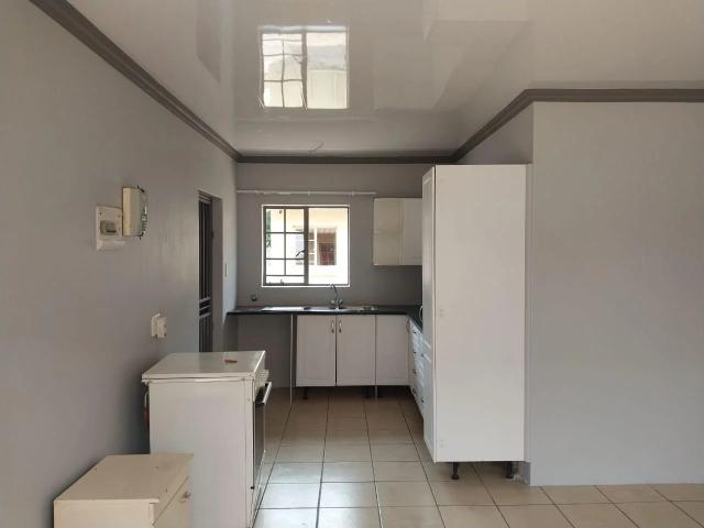Apartment for rent in Rhodesfield, Kempton Park