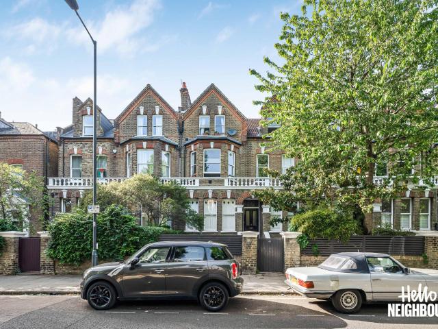 Apartment for rent in Queen's Park, Greater London