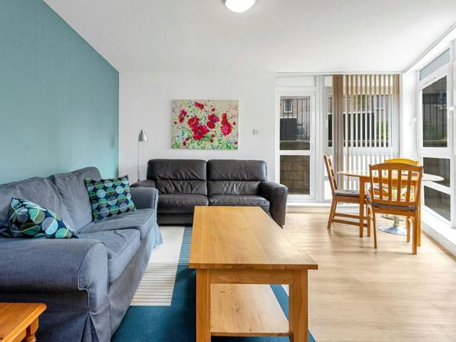 Apartment for rent in Hillside, Leith