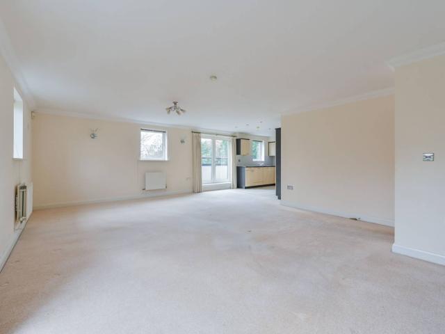 Apartment for rent in Northwood, Greater London