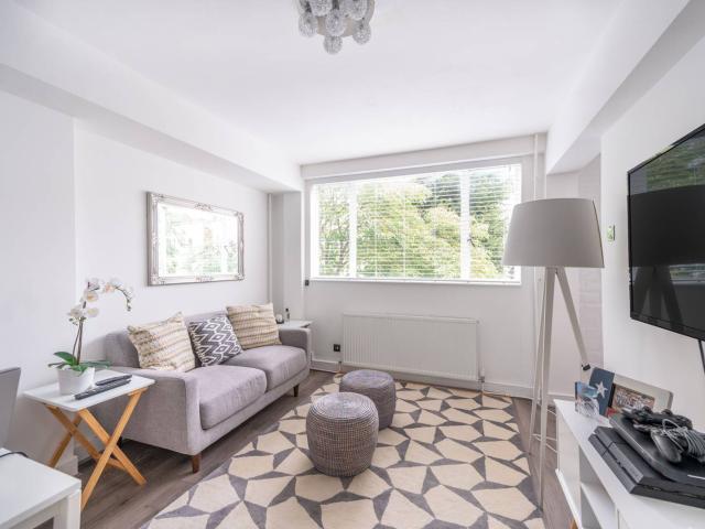 Studio for rent in North Kensington, Greater London
