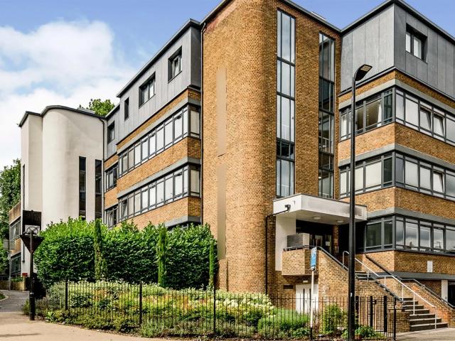 Apartment for rent in Daws Hill, Cressex