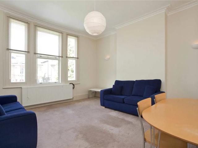 Apartment for rent in Brondesbury, Greater London