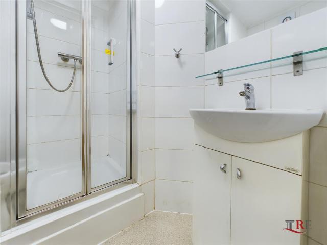Apartment for rent in Brondesbury, Greater London