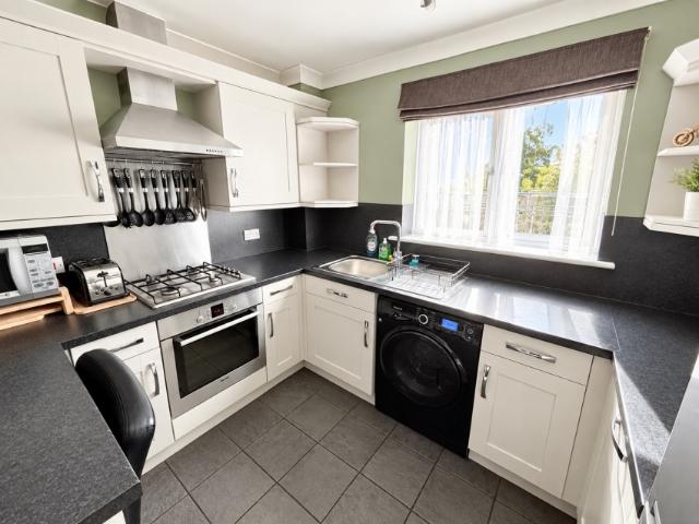 Apartment for rent in Lower Feltham, Greater London