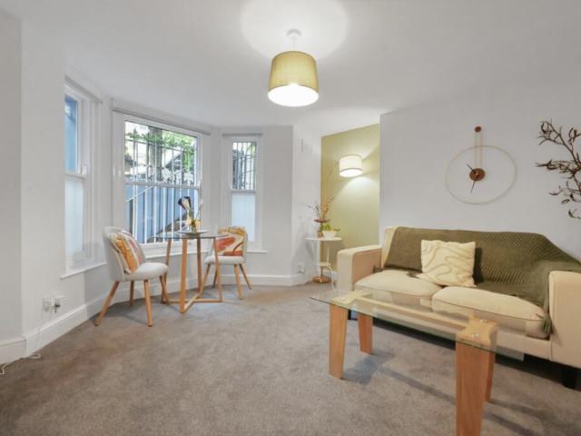 Apartment for rent in North Kensington, Greater London