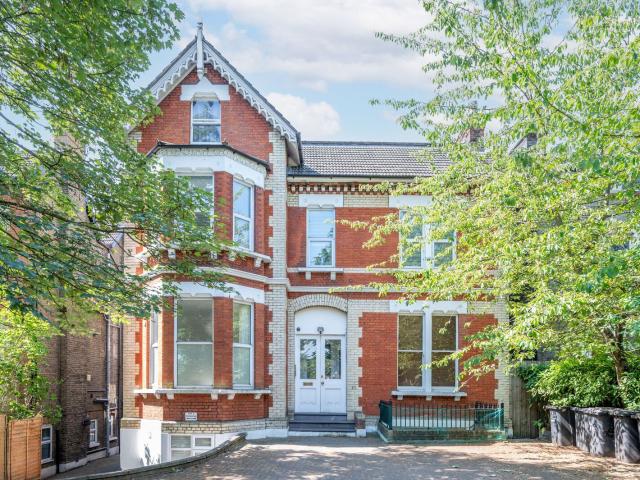 Apartment for rent in St Martins Estate, Greater London