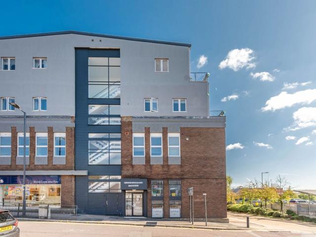 Apartment for rent in Stanmore Broadway, Greater London