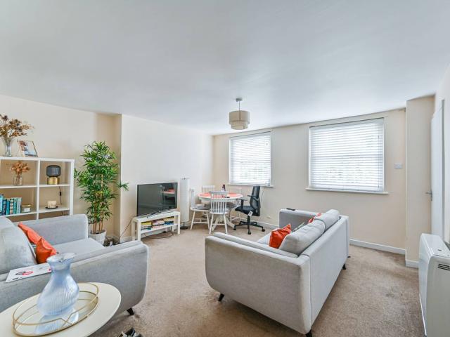 Apartment for rent in Oval, Greater London