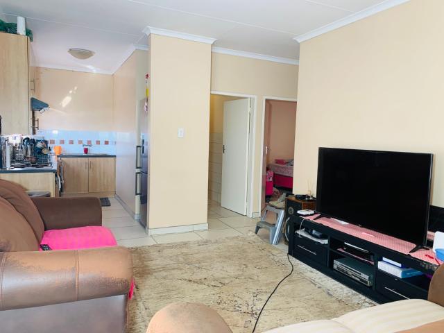 Apartment for sale in Akasia, Gauteng