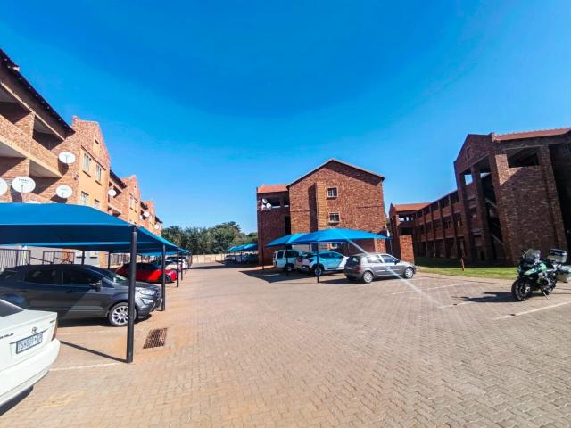 Apartment for sale in Akasia, Gauteng
