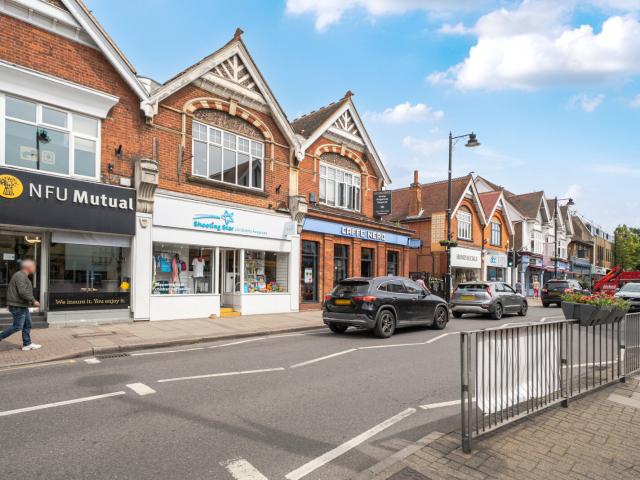 Apartment for rent in Blackhills, Surrey