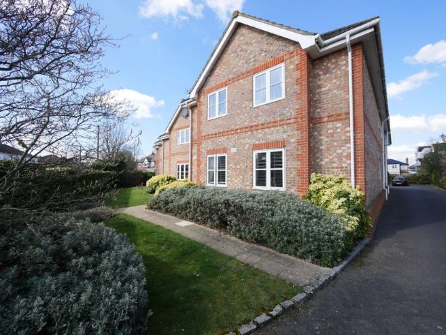 Apartment for rent in Lower Halliford, Surrey