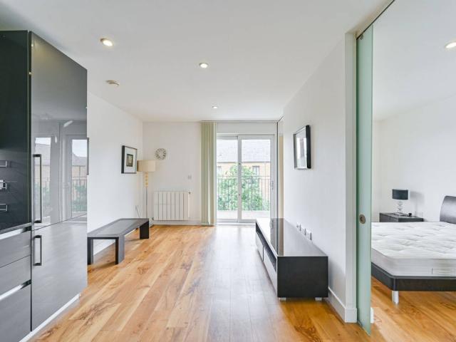 Apartment for rent in Horn Park, Greater London