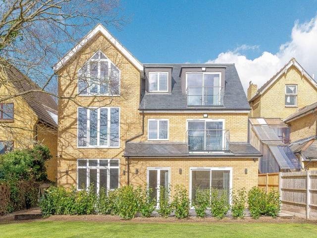 Apartment for rent in London Borough of Croydon, Thornton Heath