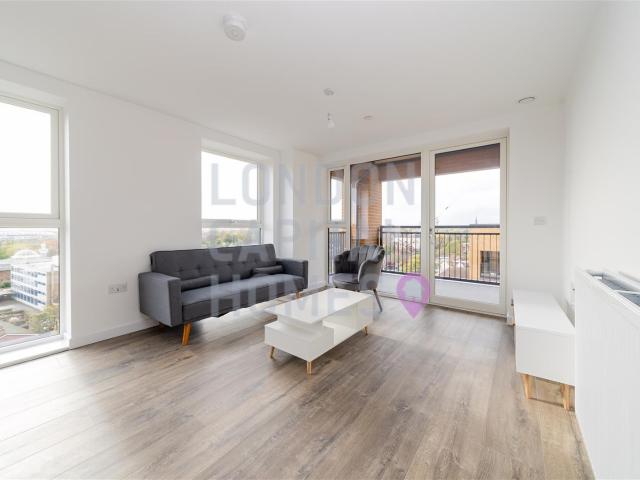 Apartment for rent in London Borough of Ealing, Cat Hill