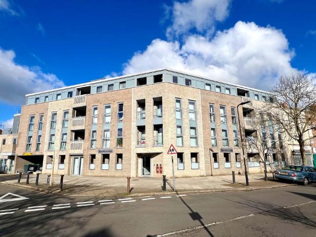 Apartment for rent in London Borough of Ealing, Greenford