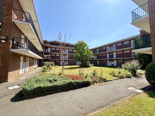 Apartment for rent in Allington, Midway