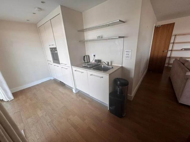 Apartment for rent in Cardiff Bay, Falcon Lodge