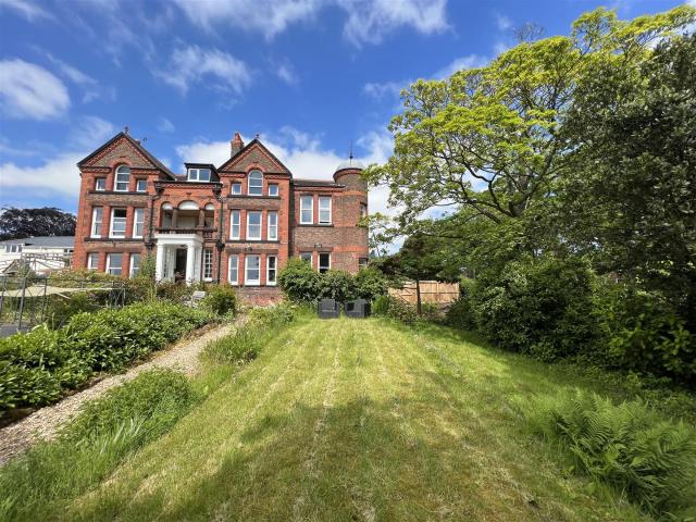 Apartment for rent in Heswall, Wirral
