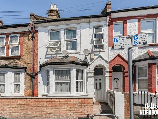 Apartment for rent in London Borough of Merton, Collier's Wood