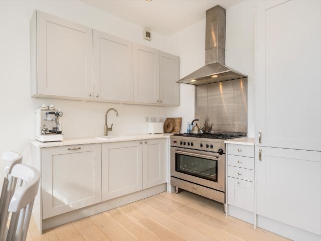 Apartment for rent in Lot's Village, Greater London