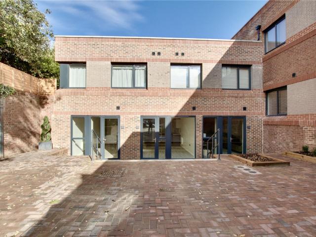 Apartment for rent in Emmbrook, Wokingham