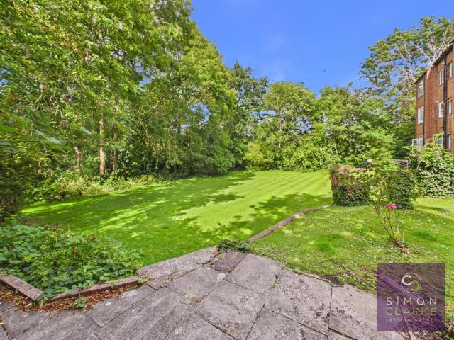 Apartment for rent in Whetstone, Greater London