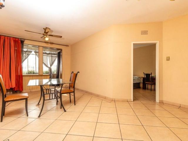 Apartment for sale in Johannesburg, West