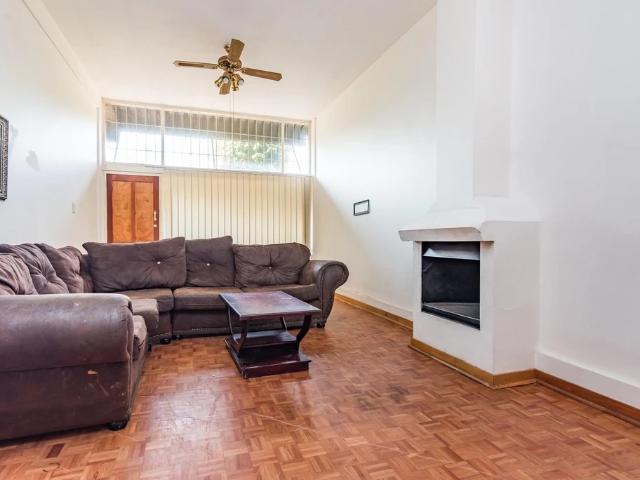 Apartment for sale in Johannesburg, West