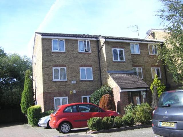 Apartment for rent in Rush Green, Greater London