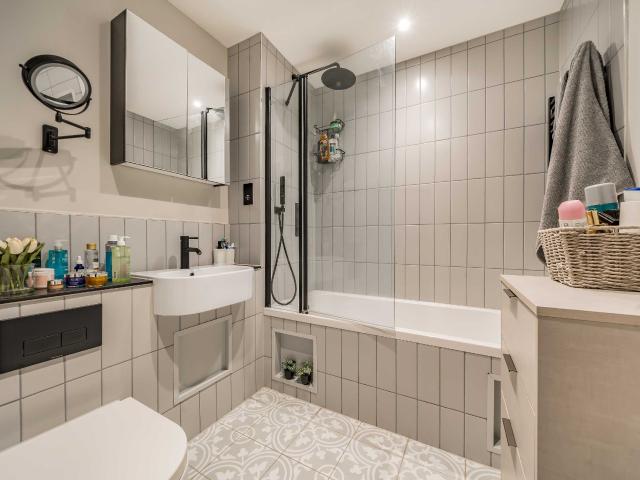 Apartment for rent in Dudden Hill, Greater London