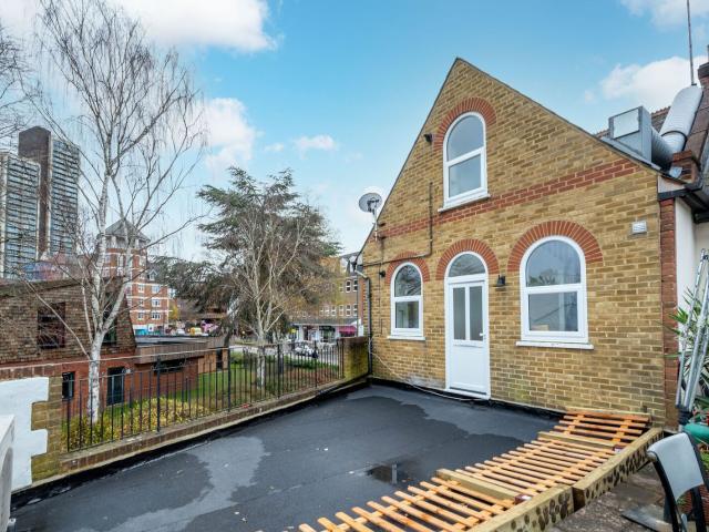Apartment for rent in Horsell, Woking